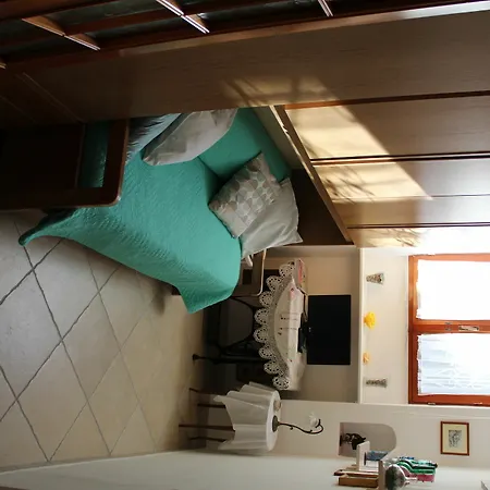 Apollo Bed and breakfast